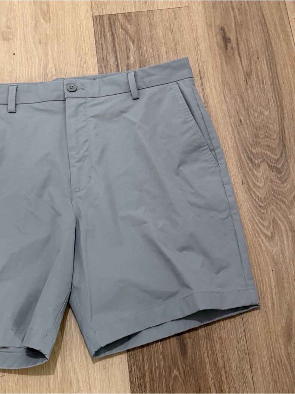 Vineyard Vines On The Go Men’s Gray Flat-Front Performance Golf Shorts size 36 - Picture 2 of 6